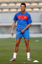 11b Cristiano-Ronaldo-Crotch-Grab.jpg