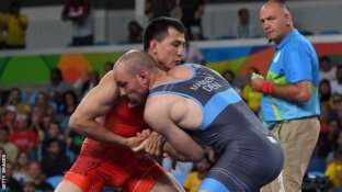 24 Roman Vlasov wins 75kg Greco-Roman wrestling.jpg